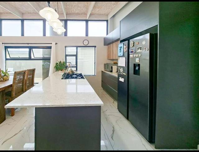 3 BEDROOM HOUSE FOR SALE IN HARTENBOS HEUWELS
